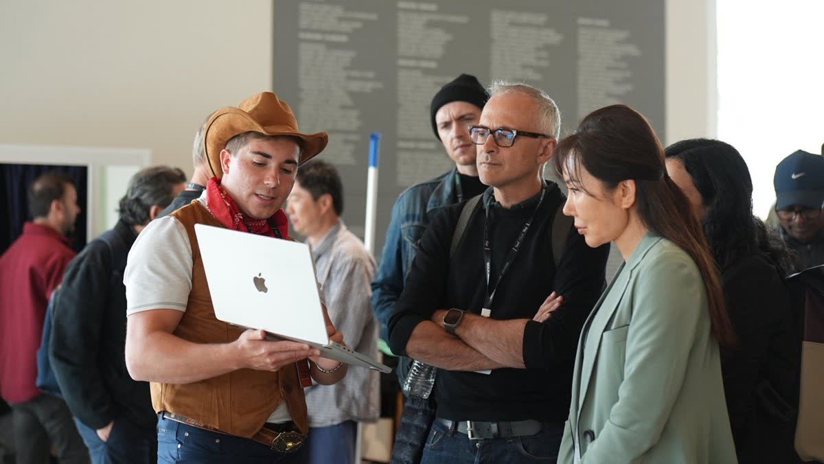 A creator shows his work to mentors at the first Cinema Lab, San Francisco